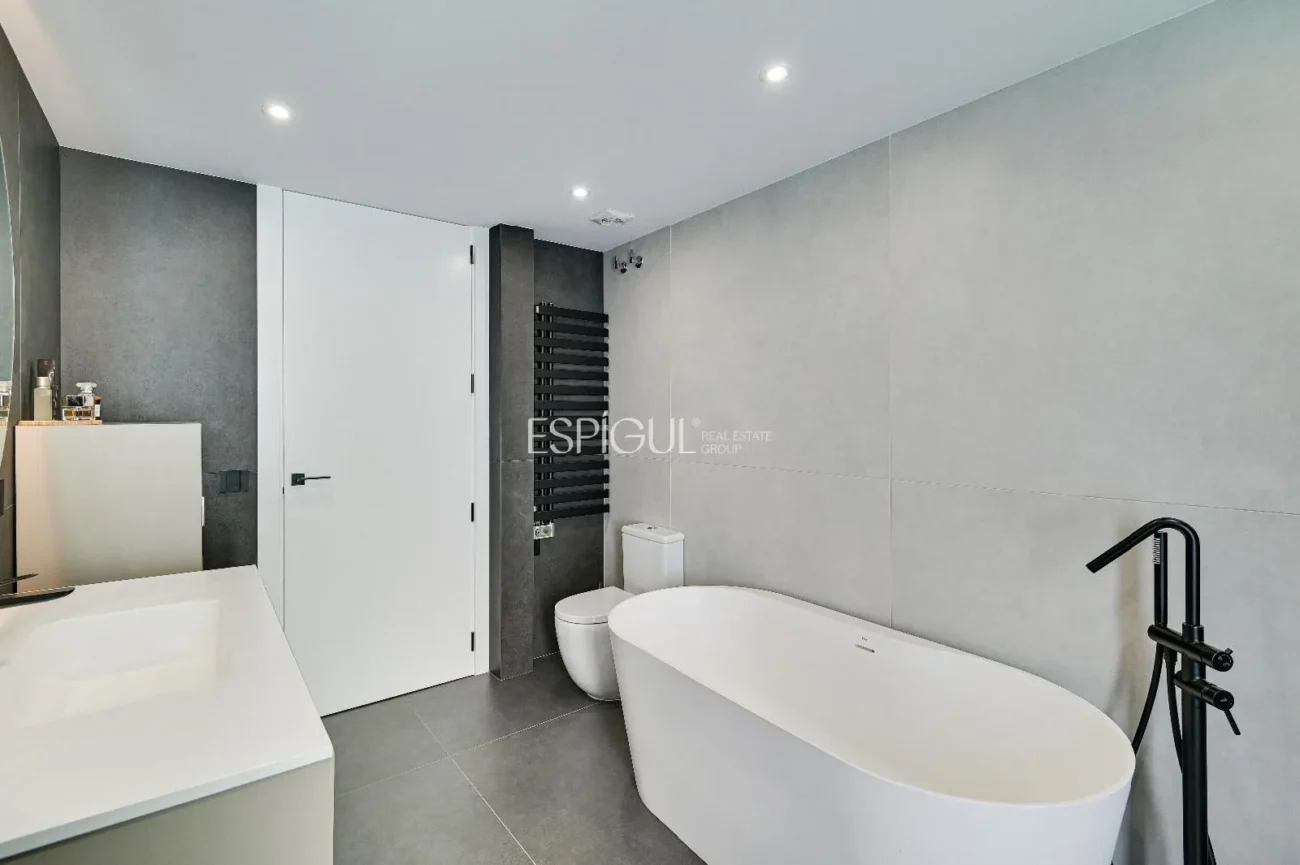 Exclusiva casa con vistas al mar y piscina privada en Santa Susanna