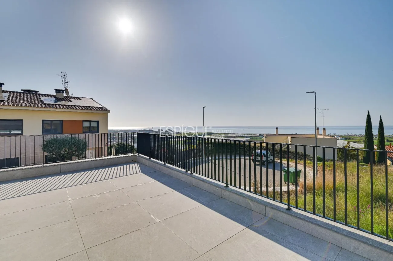 Exclusiva casa con vistas al mar y piscina privada en Santa Susanna