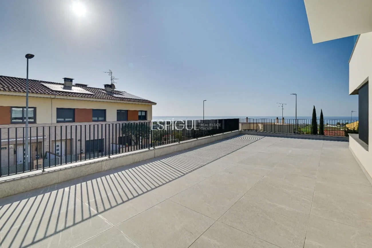 Exclusiva casa con vistas al mar y piscina privada en Santa Susanna