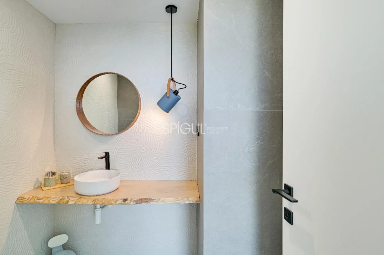 Exclusiva casa con vistas al mar y piscina privada en Santa Susanna