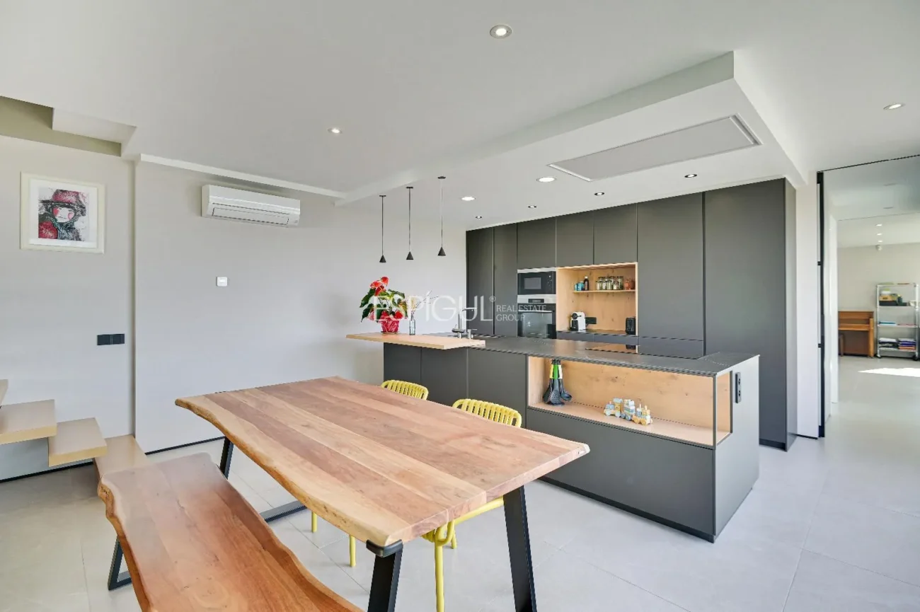 Exclusiva casa con vistas al mar y piscina privada en Santa Susanna