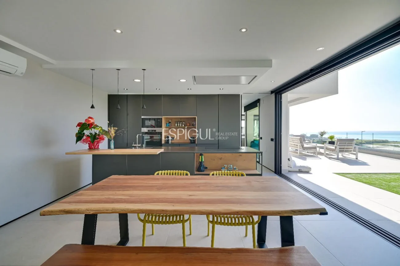 Exclusiva casa con vistas al mar y piscina privada en Santa Susanna