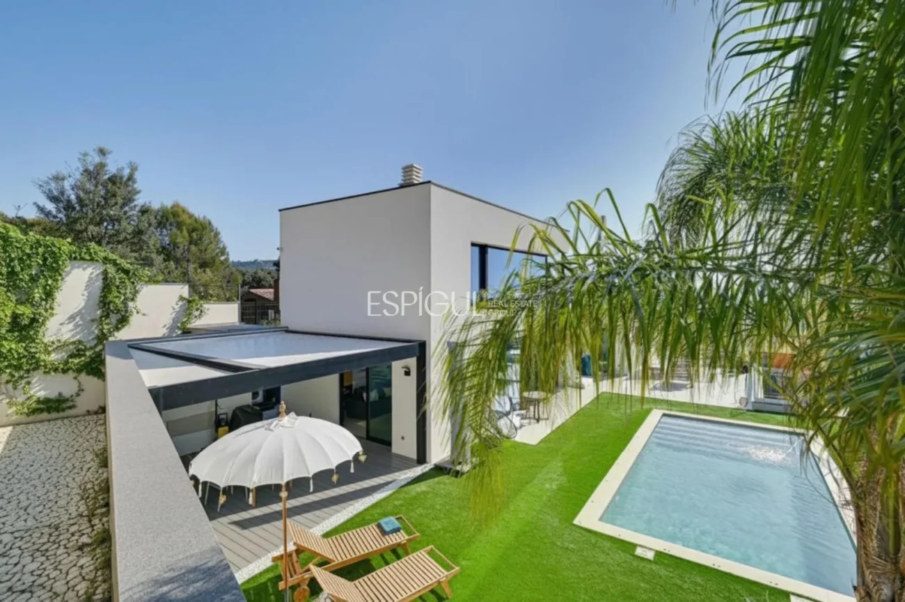 Exclusiva casa con vistas al mar y piscina privada en Santa Susanna