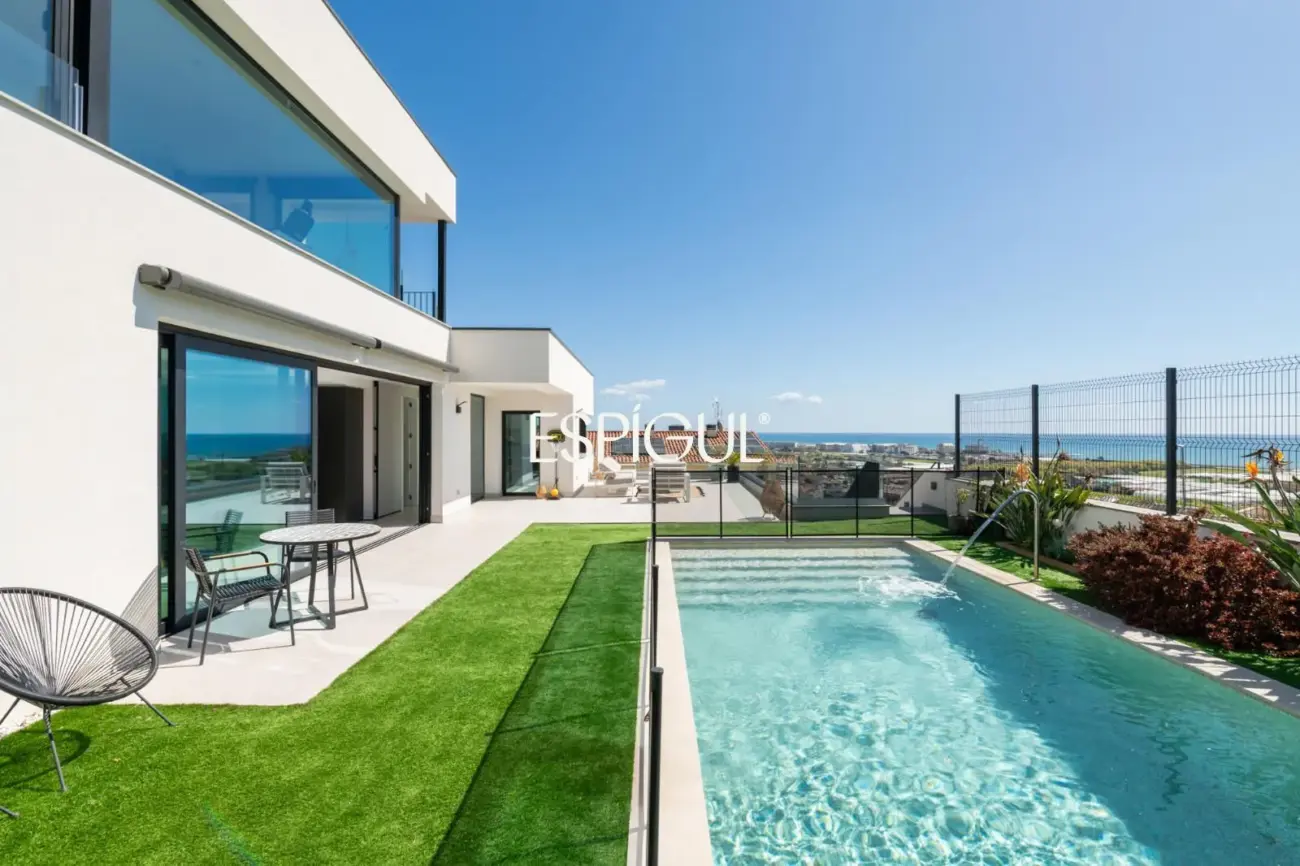 Exclusiva casa con vistas al mar y piscina privada en Santa Susanna
