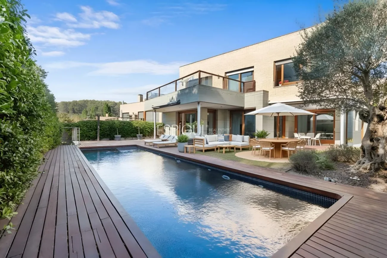 Exclusiva casa de disseny en venda al golf de Sant Cugat