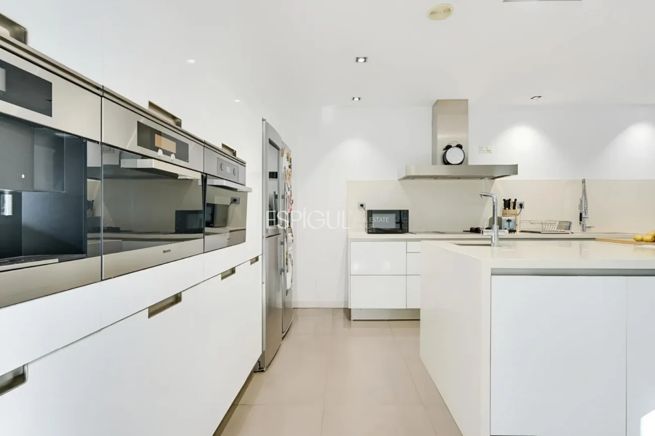 Exclusiva casa de disseny en venda al golf de Sant Cugat