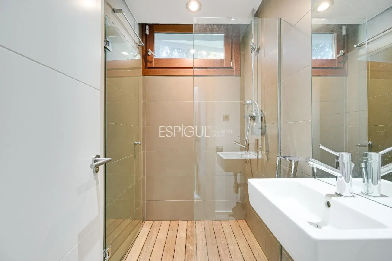 Exclusiva casa de disseny en venda al golf de Sant Cugat