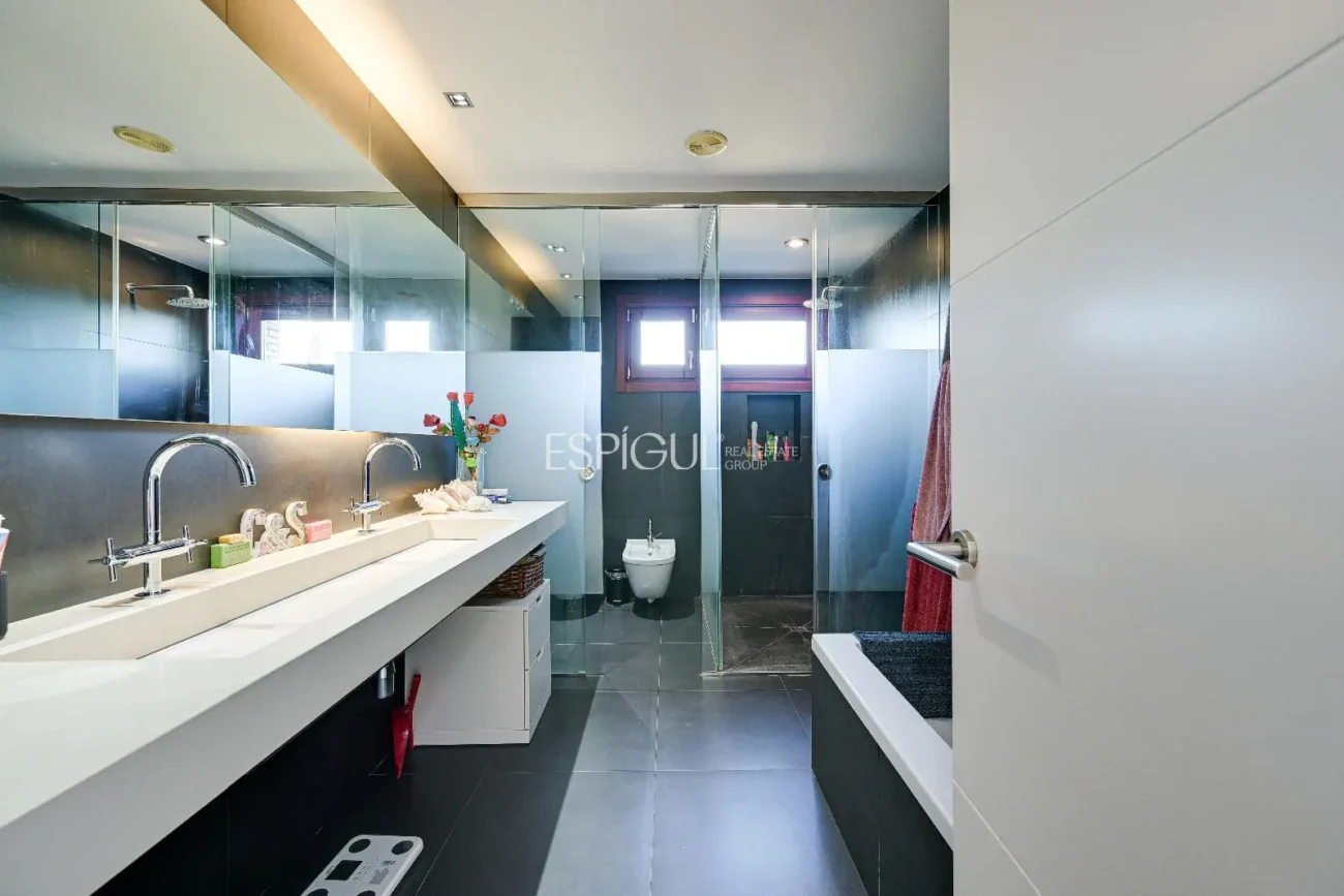 Exclusiva casa de disseny en venda al golf de Sant Cugat