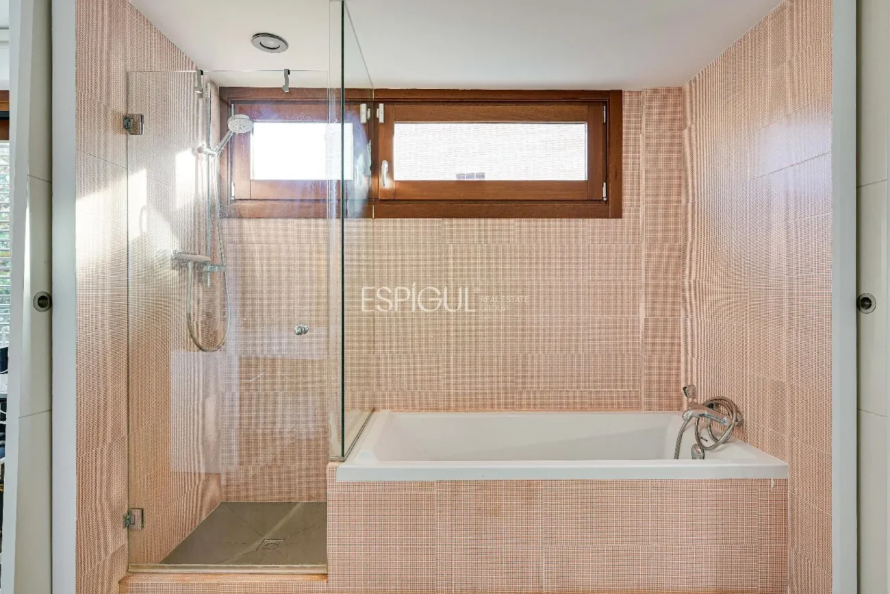 Exclusiva casa de disseny en venda al golf de Sant Cugat