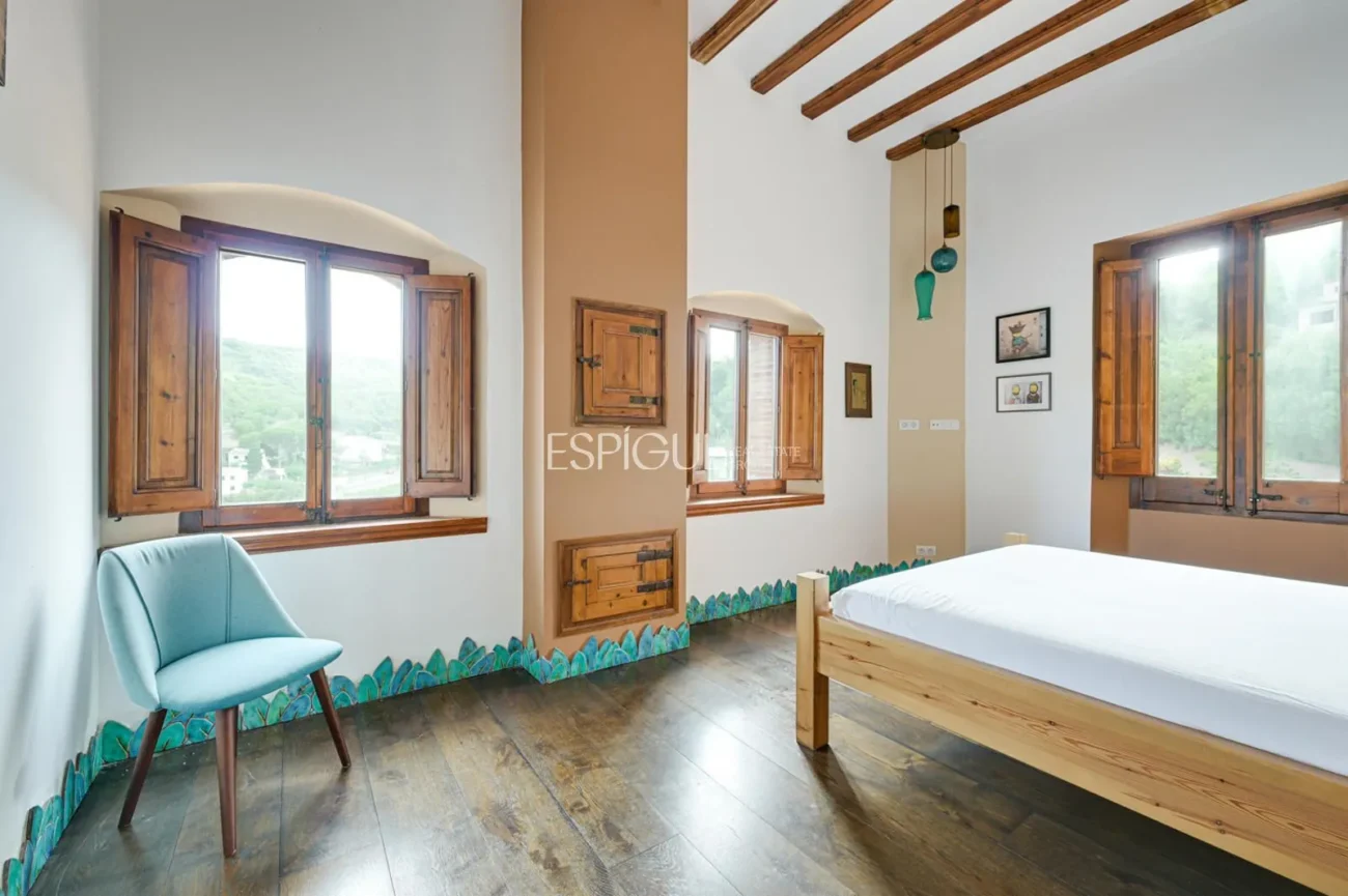 Exclusiva casa histórica en Alella con vistas al mar y licencia turística