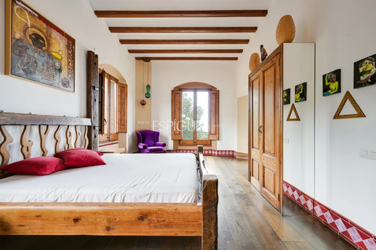 Exclusiva casa histórica en Alella con vistas al mar y licencia turística