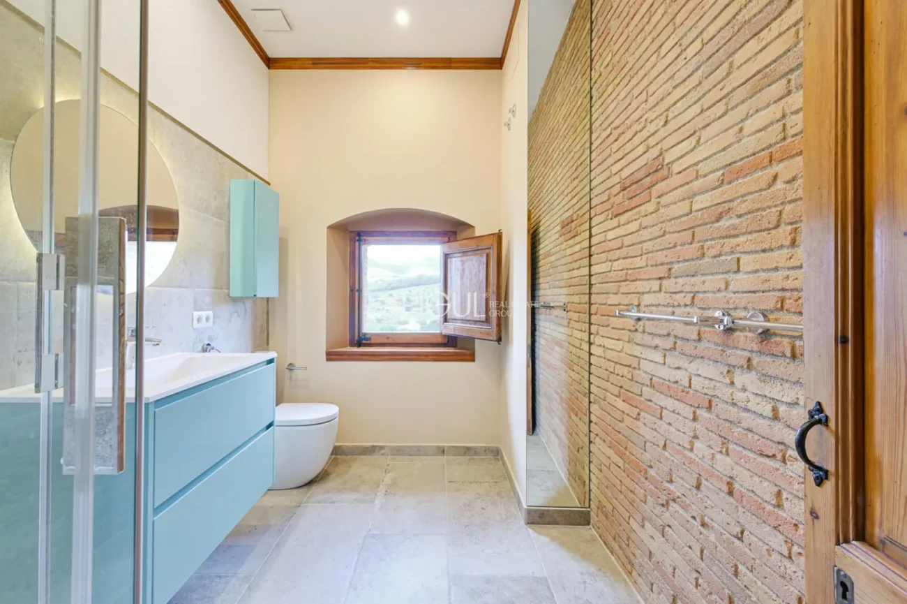 Exclusiva casa histórica en Alella con vistas al mar y licencia turística