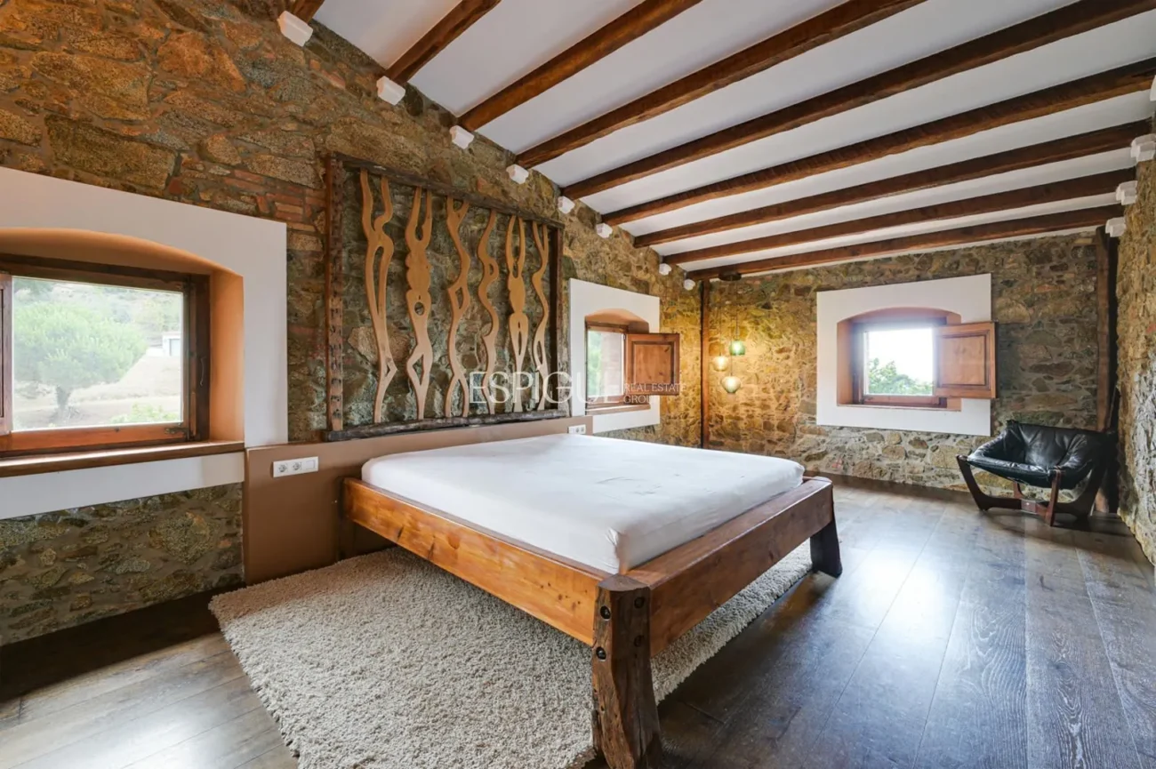 Exclusiva casa histórica en Alella con vistas al mar y licencia turística