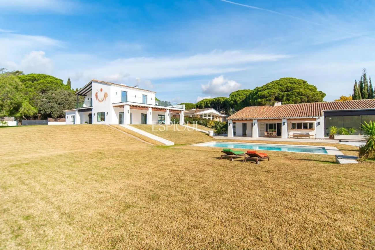 Exclusiva casa restaurada con grandes cualidades en el golf de Sant Andreu de Llavaneres