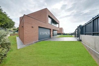 Exclusive new construction house with private pool for rent in Can Quirze, Mataró