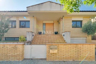 Exclusiva residencia con jardín, piscina y grandes espacios en Sarrià