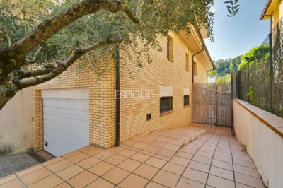 Exclusiva residencia con jardín, piscina y grandes espacios en Sarrià