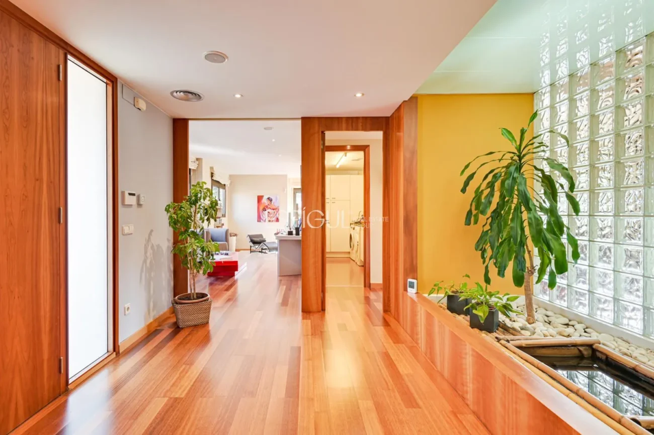 Exclusiva residencia con jardín, piscina y grandes espacios en Sarrià