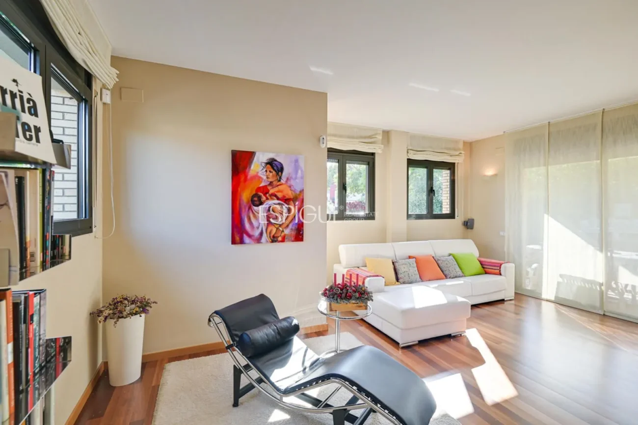 Exclusiva residencia con jardín, piscina y grandes espacios en Sarrià