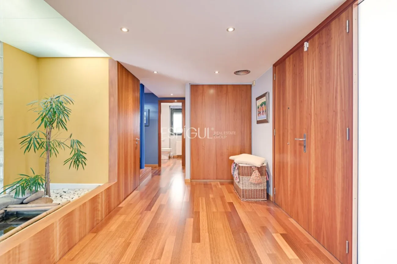 Exclusiva residencia con jardín, piscina y grandes espacios en Sarrià