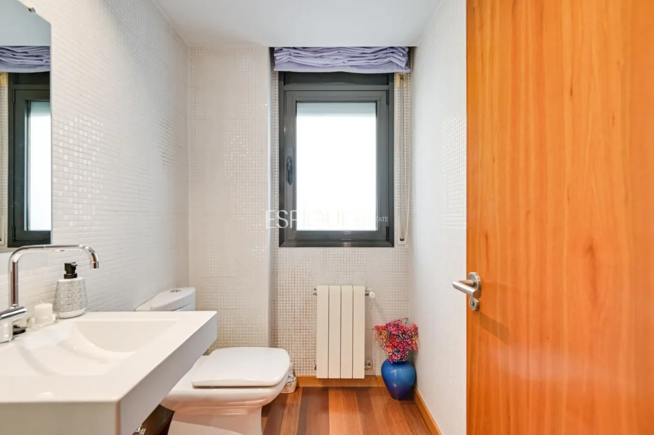 Exclusiva residencia con jardín, piscina y grandes espacios en Sarrià