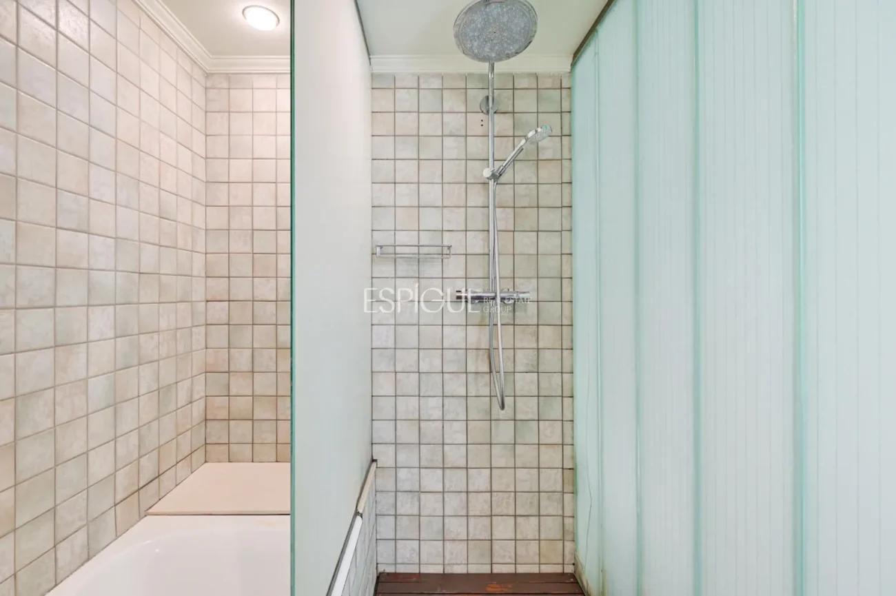 Exclusiva residencia con jardín, piscina y grandes espacios en Sarrià