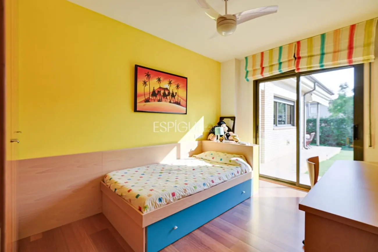 Exclusiva residencia con jardín, piscina y grandes espacios en Sarrià