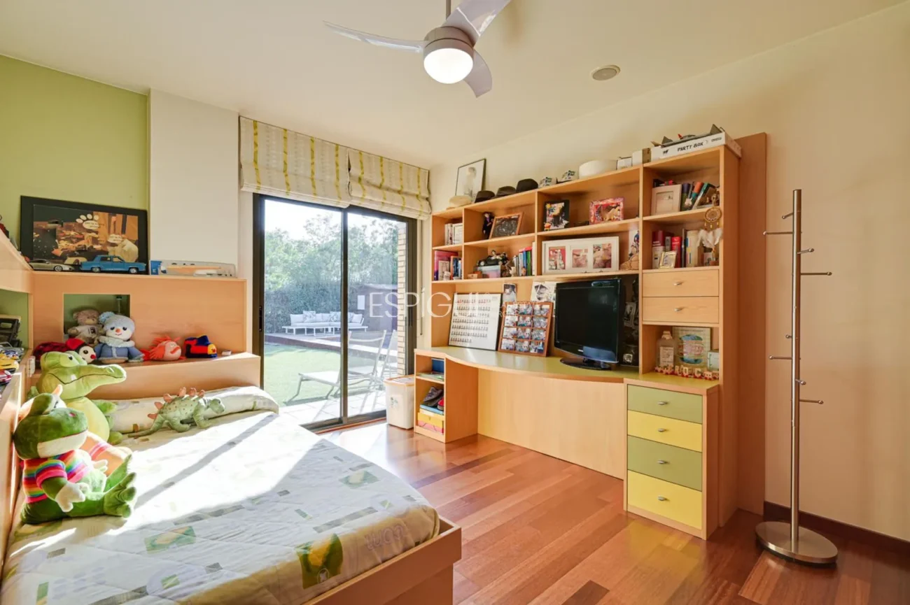 Exclusiva residencia con jardín, piscina y grandes espacios en Sarrià