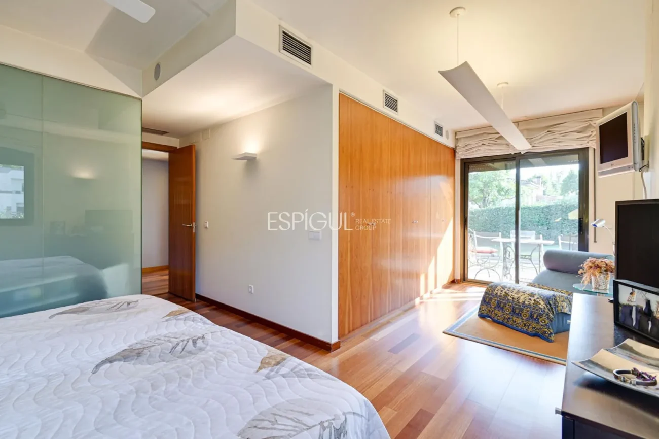 Exclusiva residencia con jardín, piscina y grandes espacios en Sarrià