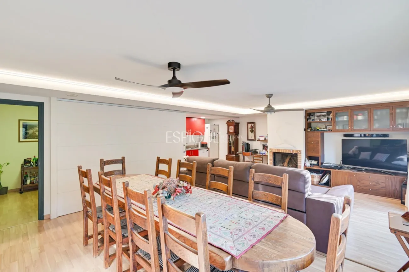 Exclusiva residencia con jardín, piscina y grandes espacios en Sarrià