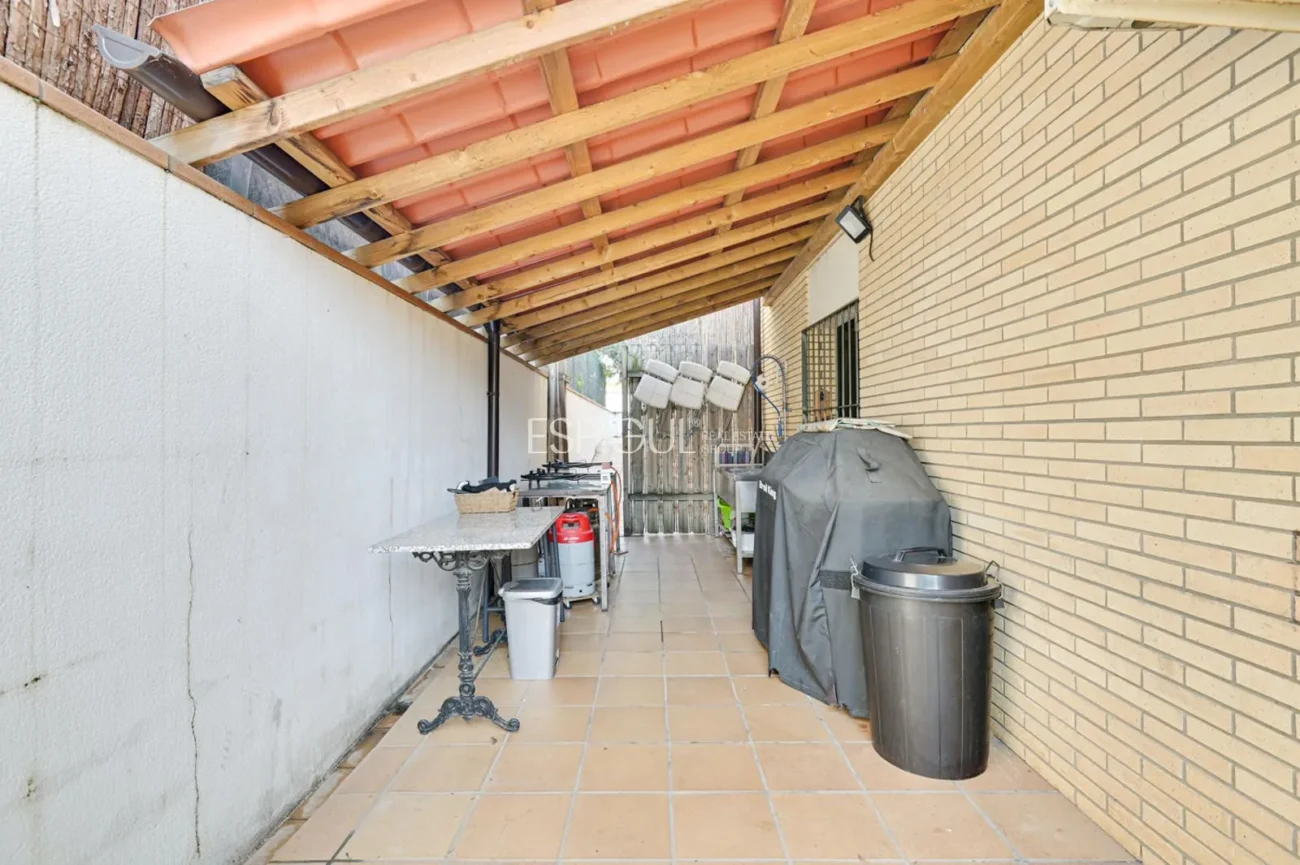 Exclusiva residencia con jardín, piscina y grandes espacios en Sarrià