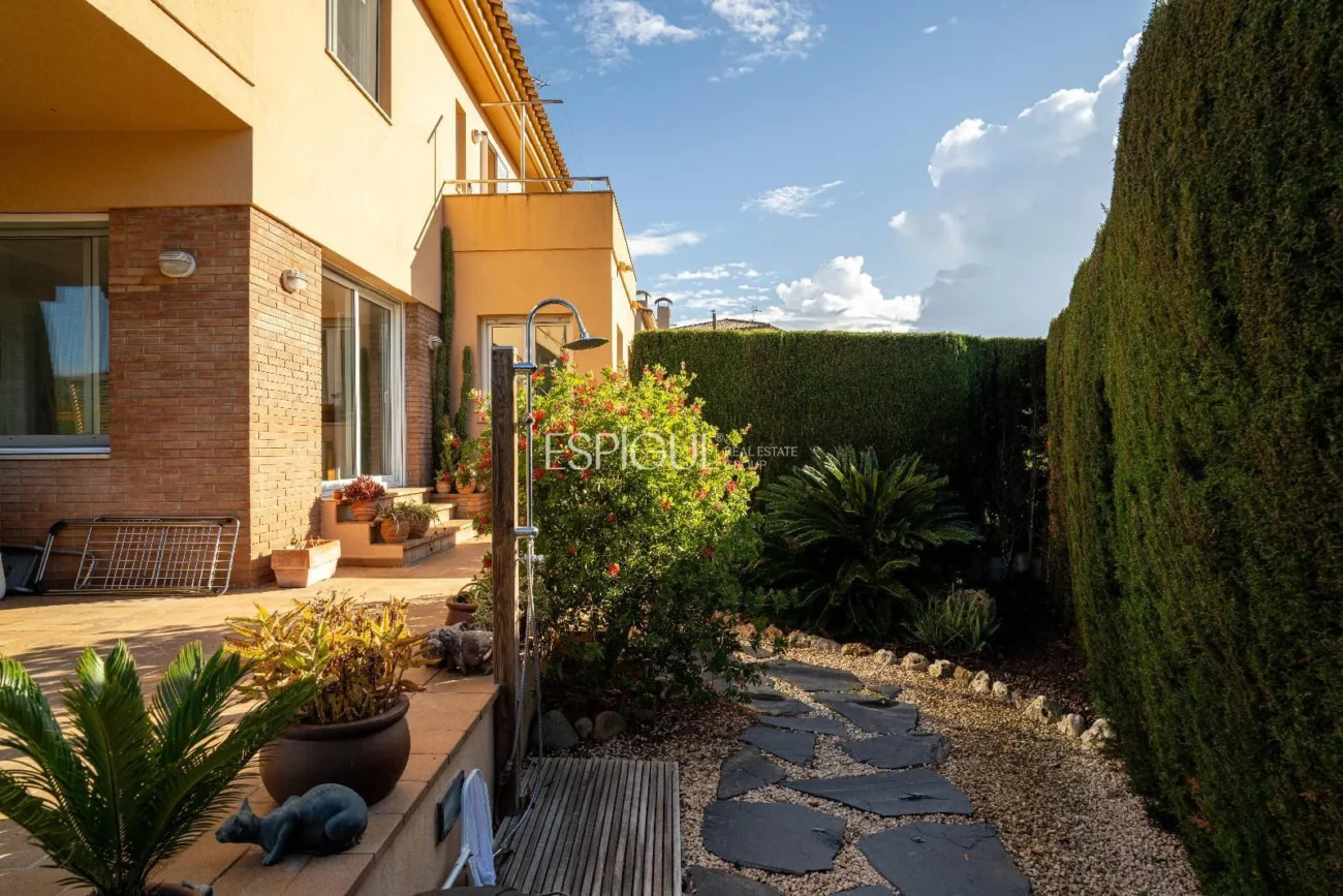 Exclusiva villa con piscina en el corazón de Mont-Ras