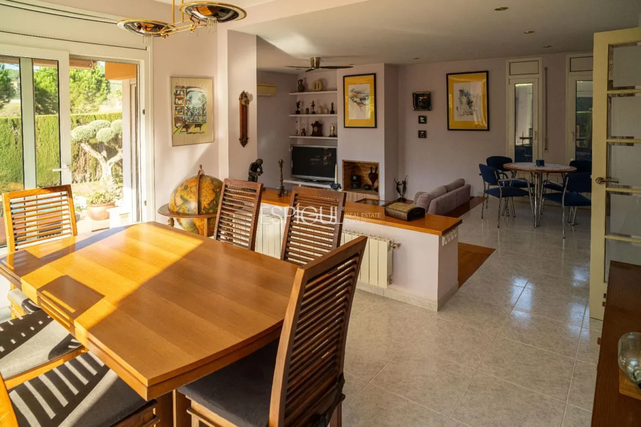 Exclusiva villa con piscina en el corazón de Mont-Ras