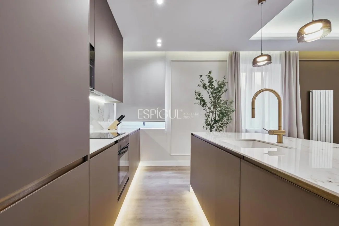 Exclusive Luxury Apartment in Juan Bravo, Salamanca District