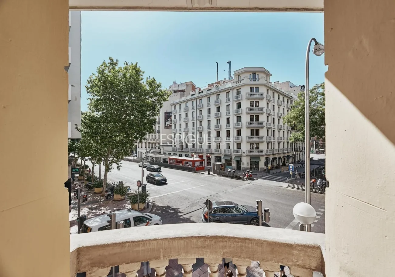 Exclusivo piso exterior en Calle Goya