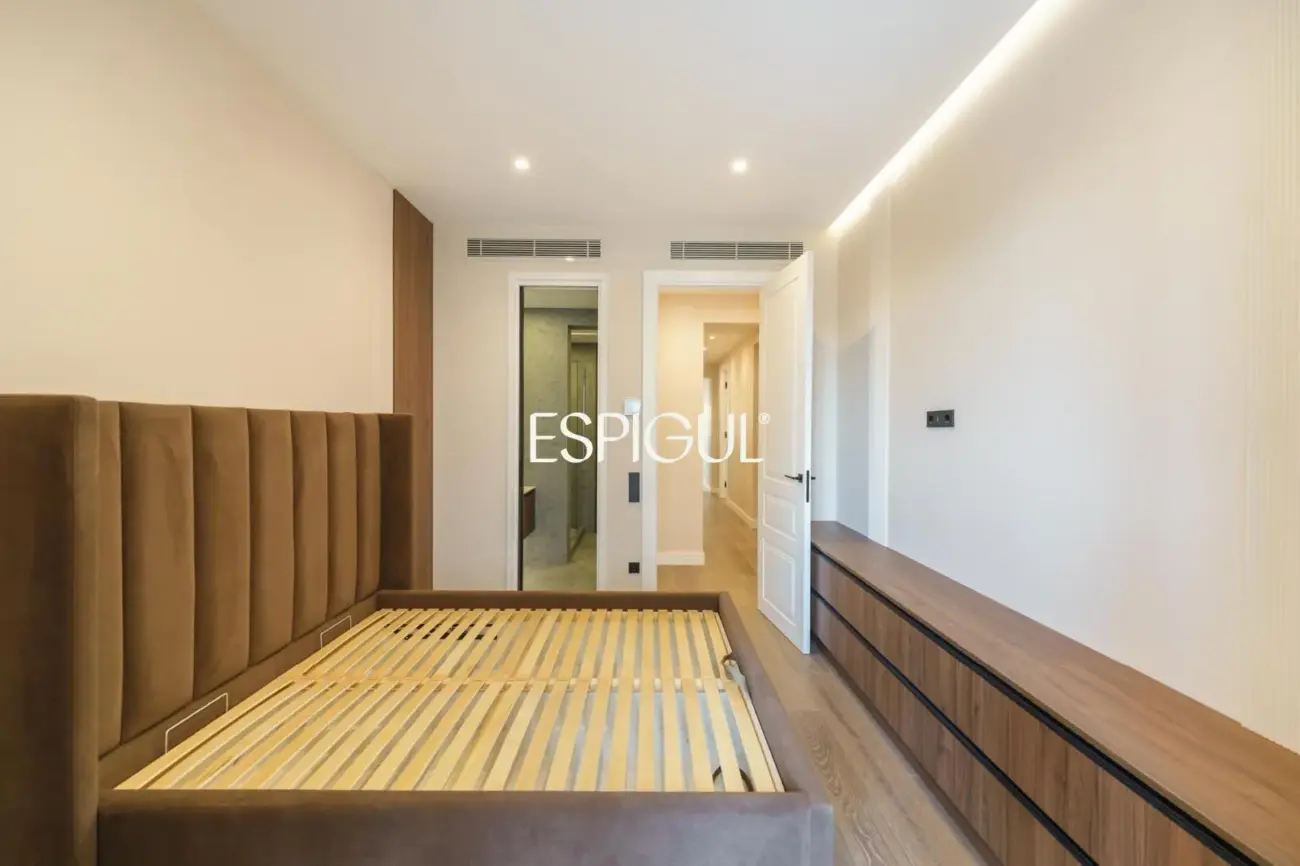 Exclusiu pis reformat en venda al carrer d’Aragó, la Dreta de l’Eixample