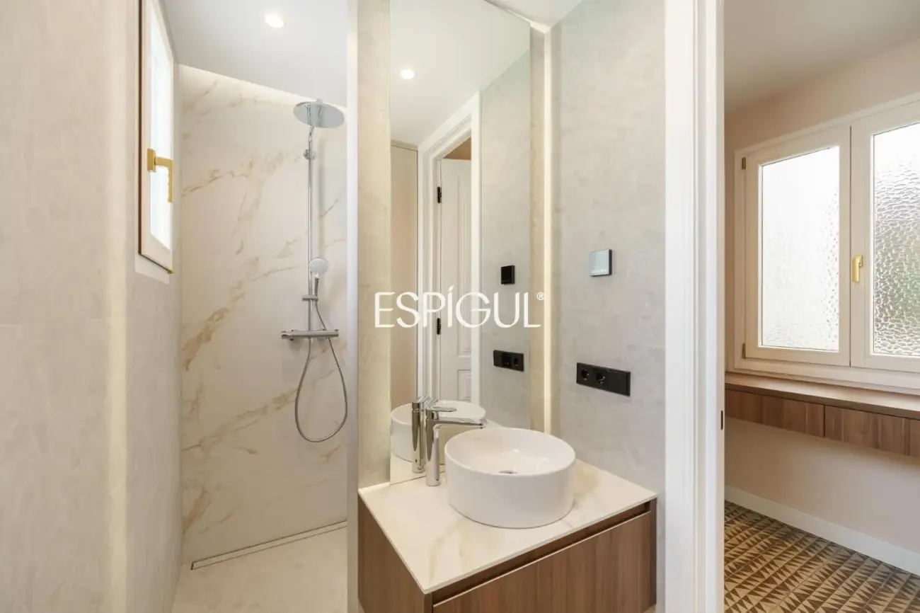 Exclusiu pis reformat en venda al carrer d’Aragó, la Dreta de l’Eixample