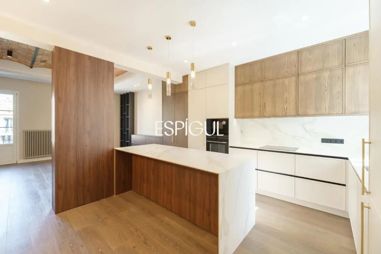 Exclusiu pis reformat en venda al carrer d’Aragó, la Dreta de l’Eixample