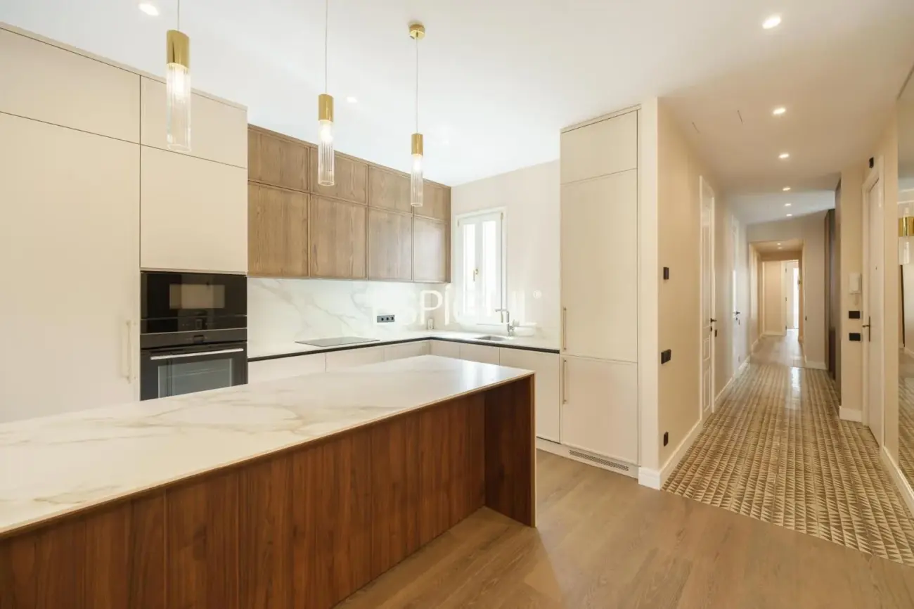 Exclusiu pis reformat en venda al carrer d’Aragó, la Dreta de l’Eixample