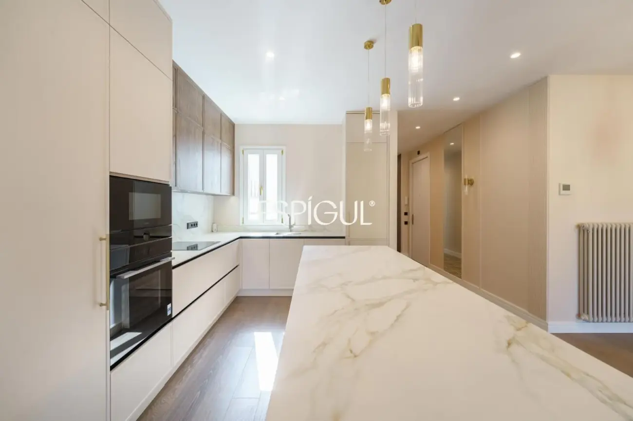 Exclusiu pis reformat en venda al carrer d’Aragó, la Dreta de l’Eixample