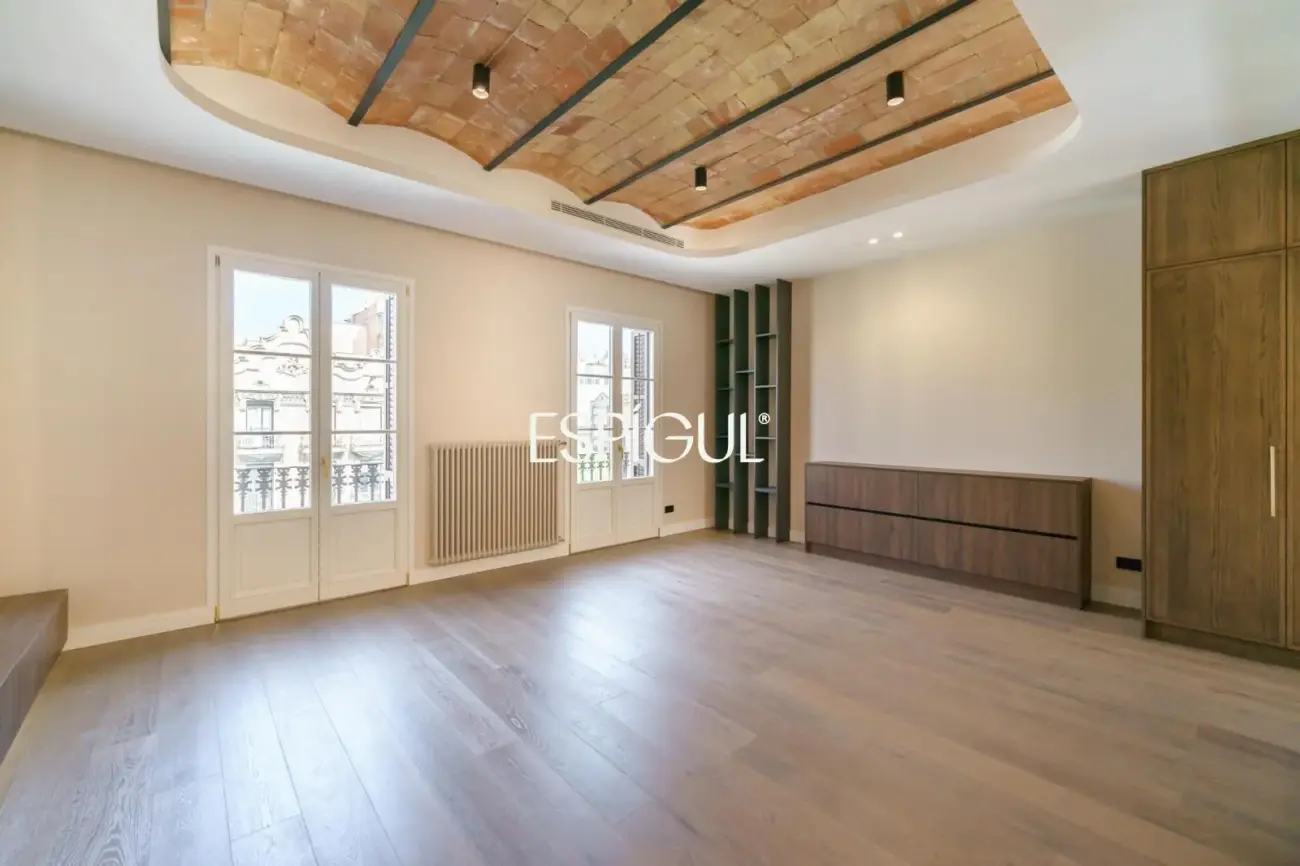 Exclusiu pis reformat en venda al carrer d’Aragó, la Dreta de l’Eixample