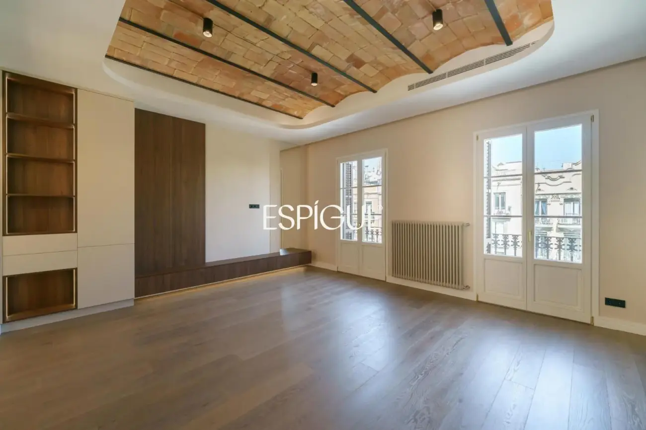 Exclusiu pis reformat en venda al carrer d’Aragó, la Dreta de l’Eixample