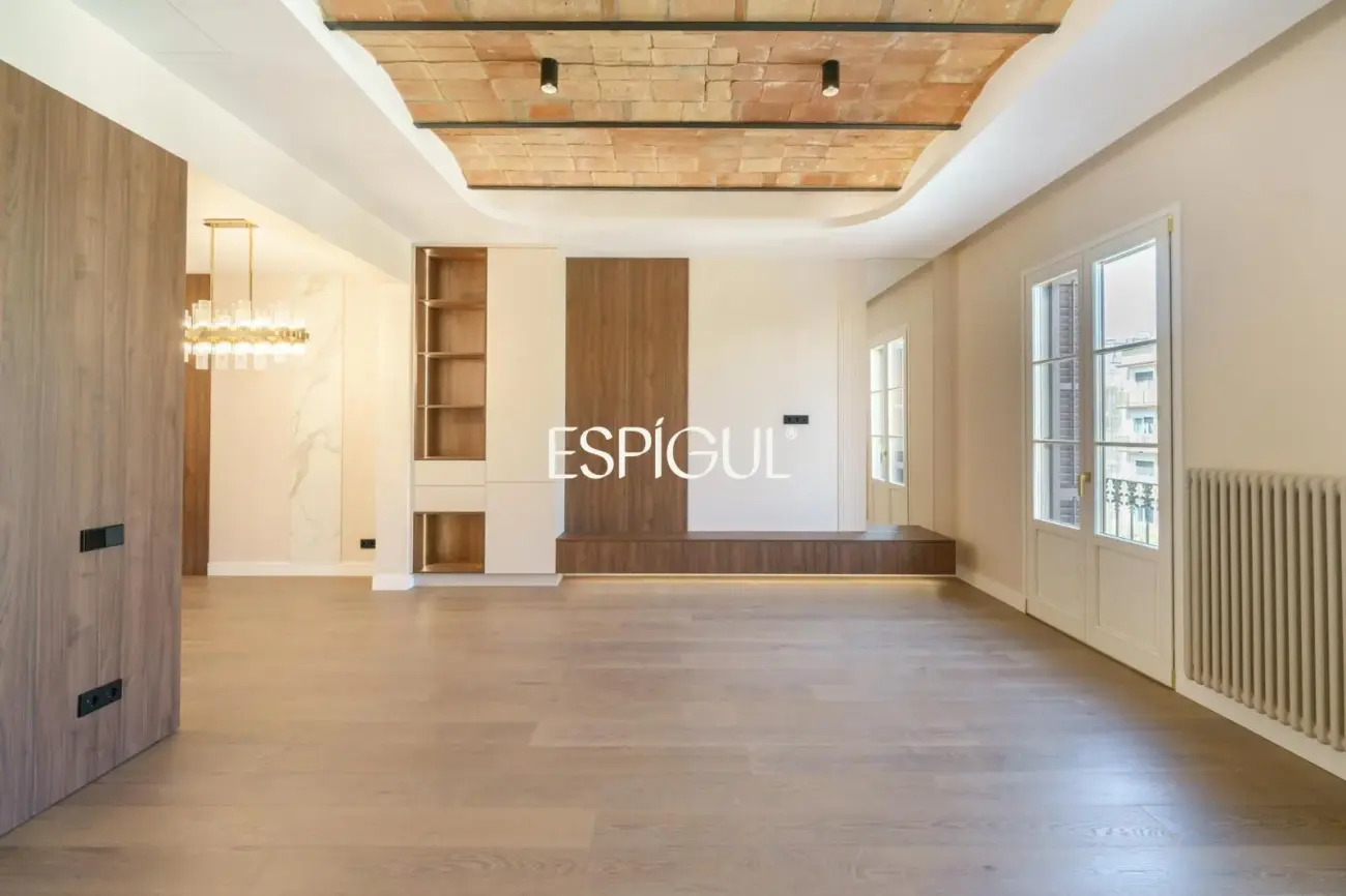 Exclusiu pis reformat en venda al carrer d’Aragó, la Dreta de l’Eixample