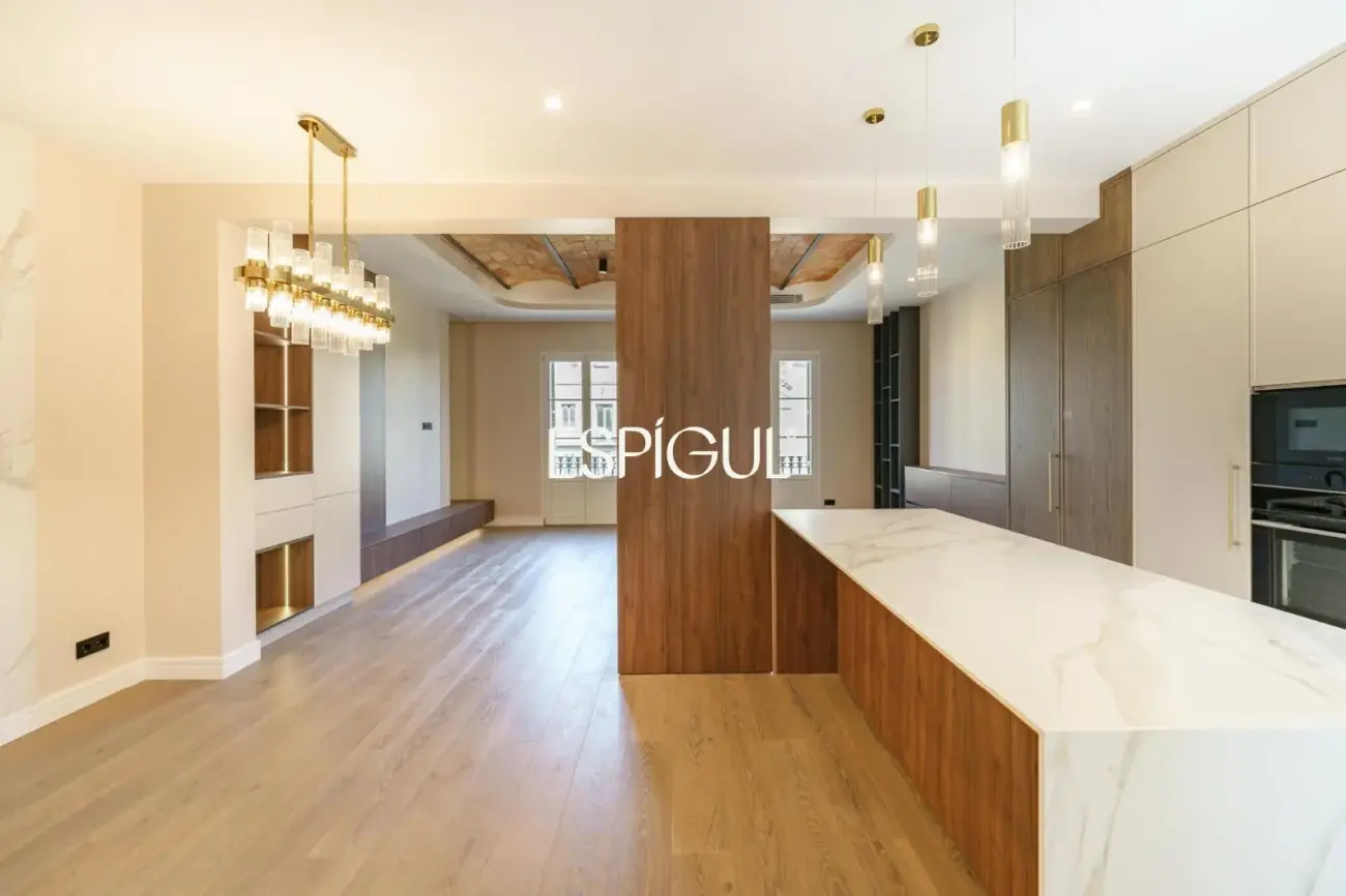 Exclusiu pis reformat en venda al carrer d’Aragó, la Dreta de l’Eixample