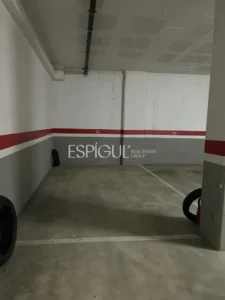 Fantástico parking a la altura del Hipercor de Girona, ¡a 15 minutos del centro!