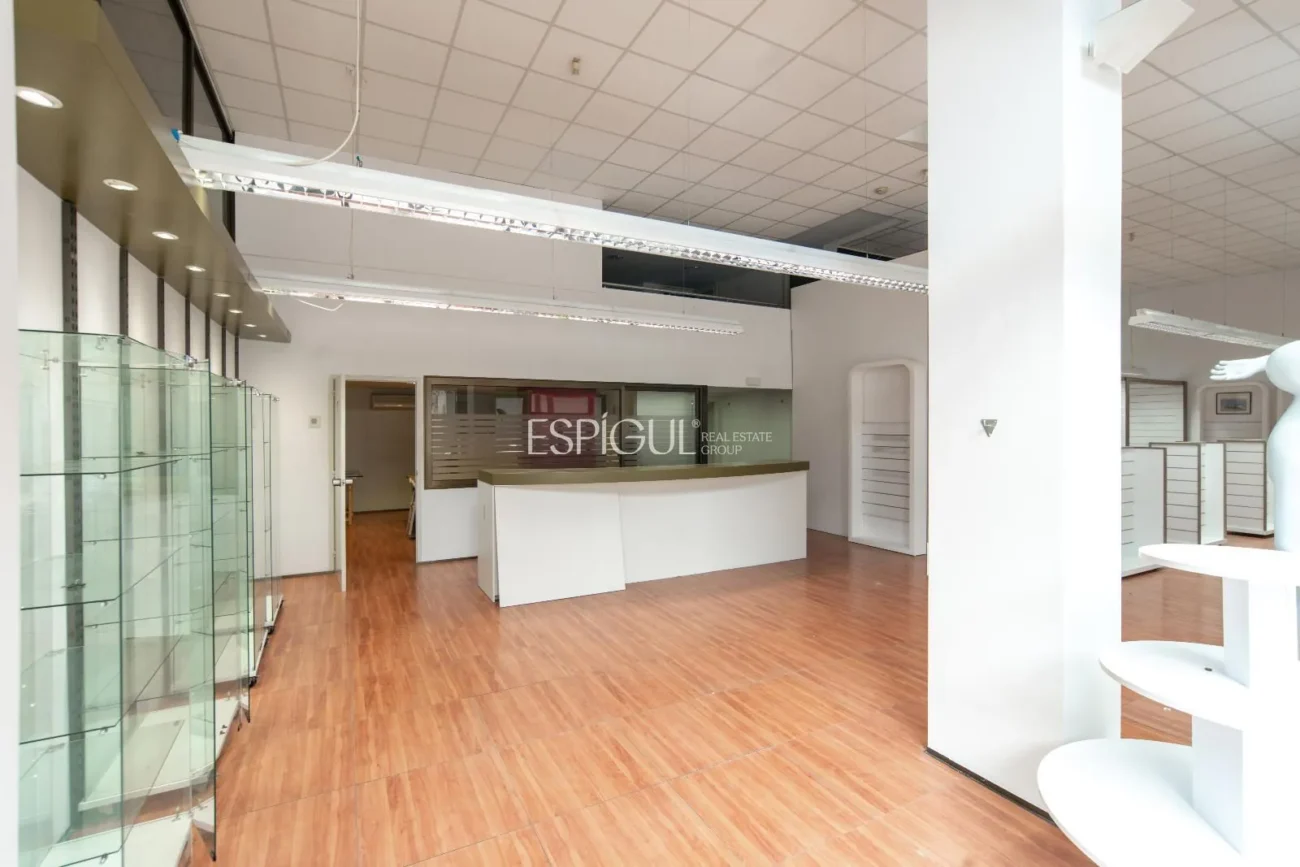 Local comercial a 300 m de la platja de Palamós