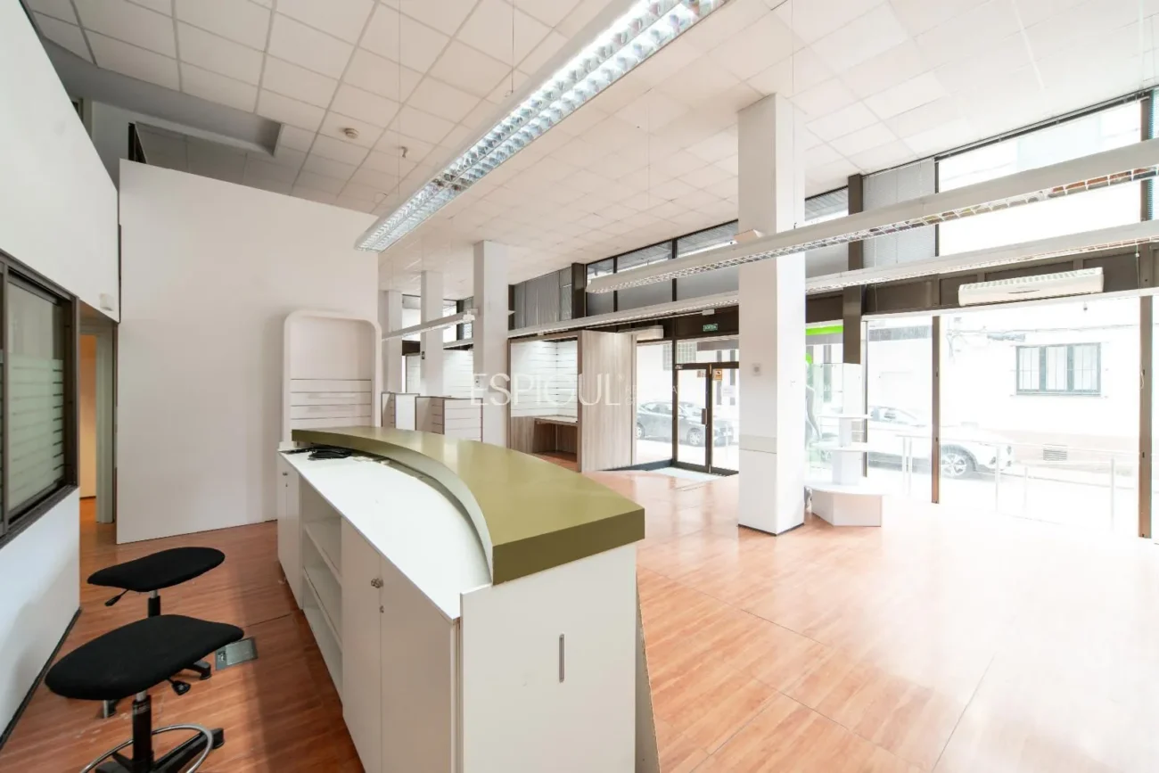 Local comercial a 300 m de la platja de Palamós