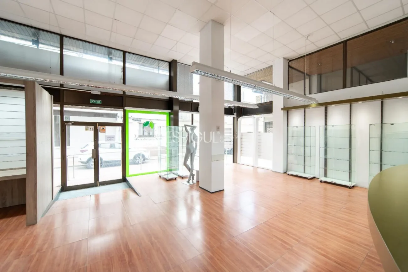 Local comercial a 300 m de la platja de Palamós