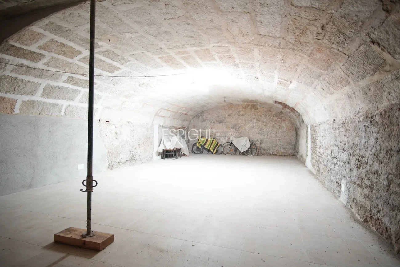 Помещение на продажу в центре Баньолеса