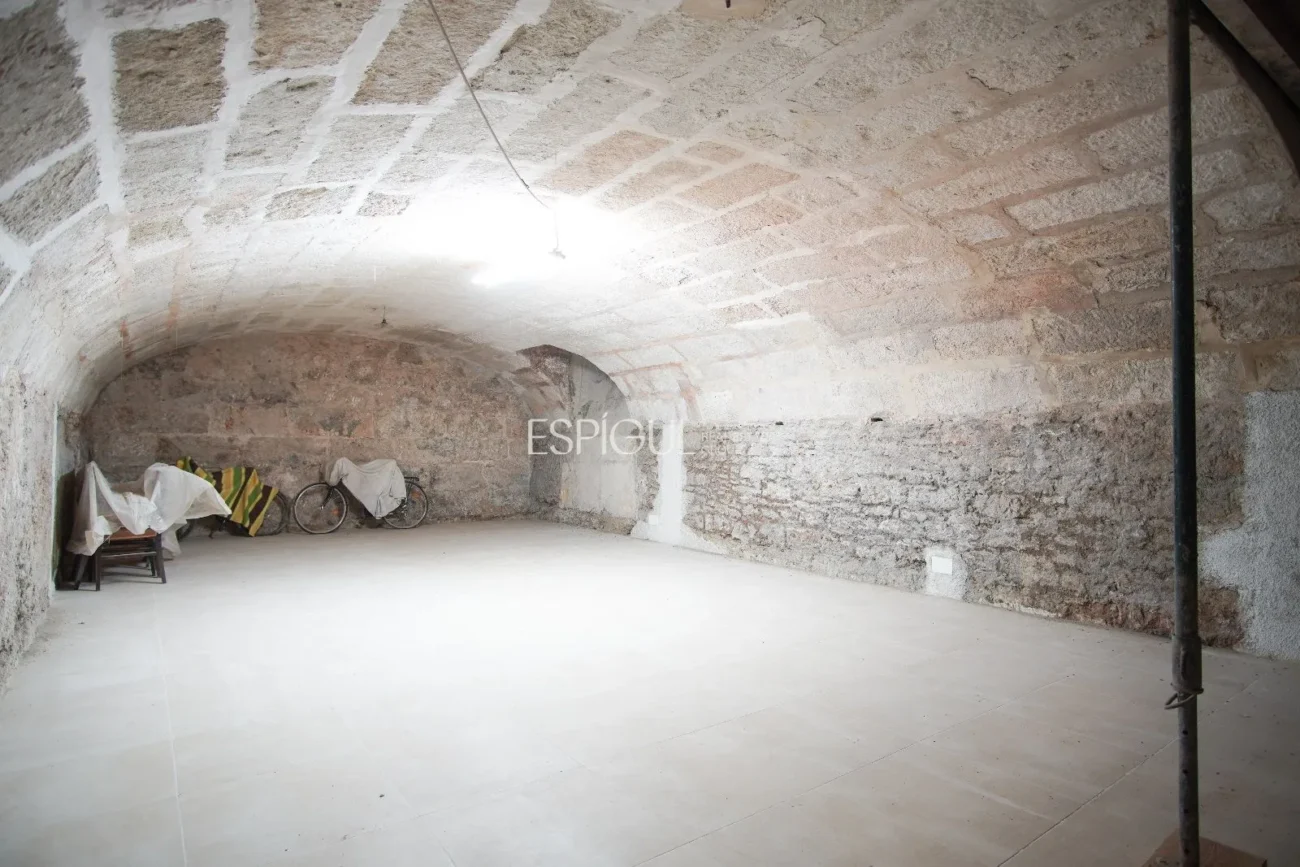 Помещение на продажу в центре Баньолеса